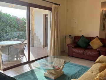 Beautiful 5-Bedroom Villa in Konia – Spacious Plot with Private Pool, Parking & Mature Gardens 