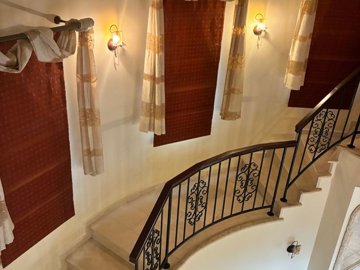 Beautiful 5-Bedroom Villa in Konia – Spacious Plot with Private Pool, Parking & Mature Gardens 