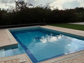 Beautiful 5-Bedroom Villa in Konia – Spacious Plot with Private Pool, Parking & Mature Gardens 
