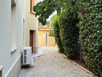 Beautiful 5-Bedroom Villa in Konia – Spacious Plot with Private Pool, Parking & Mature Gardens 