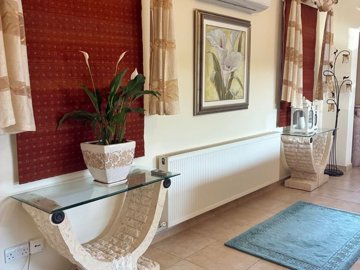 Beautiful 5-Bedroom Villa in Konia – Spacious Plot with Private Pool, Parking & Mature Gardens 