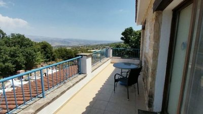 3 Bedroom Village house on Large plot in Polemi , Paphos
