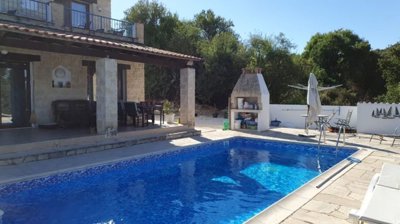 3 Bedroom Village house on Large plot in Polemi , Paphos