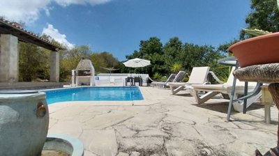 3 Bedroom Village house on Large plot in Polemi , Paphos