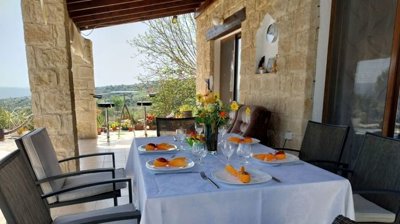 3 Bedroom Village house on Large plot in Polemi , Paphos