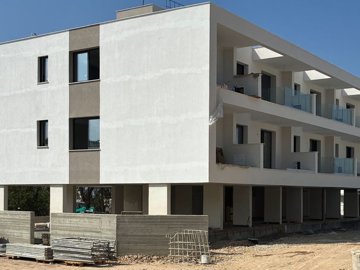 Luxury brand New 2 Bedroom and 2 Bathroom Seaview Apartment 150m from the Beach