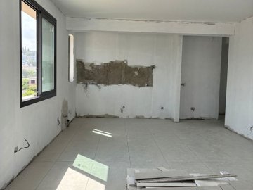 Luxury brand New 2 Bedroom and 2 Bathroom Seaview Apartment 150m from the Beach