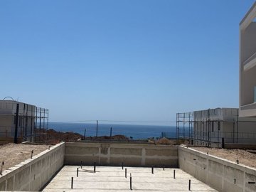Luxury brand New 2 Bedroom and 2 Bathroom Seaview Apartment 150m from the Beach