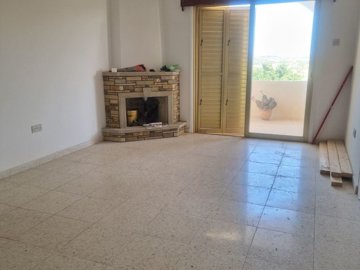 Charming Country Estate with Sea Views on 6,000m² Land Near Zygi