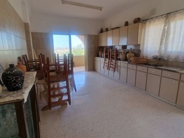 Charming Country Estate with Sea Views on 6,000m² Land Near Zygi