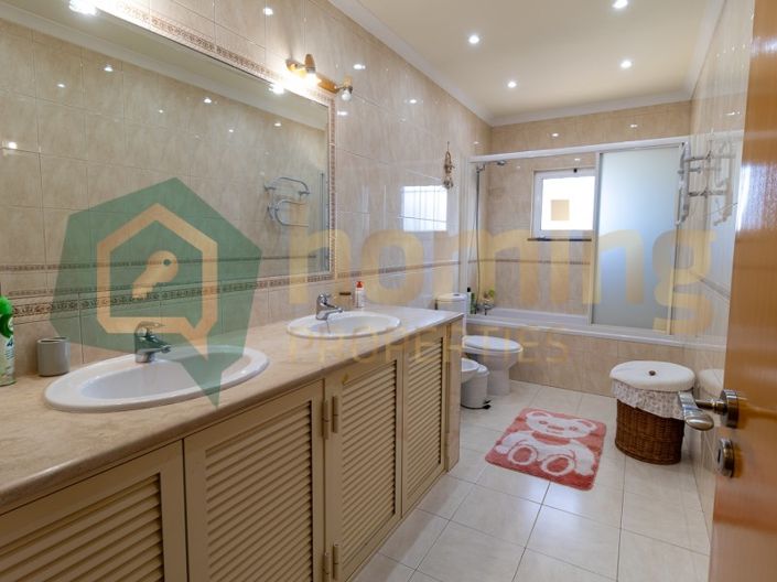 Image No.17-4 Bed House for sale
