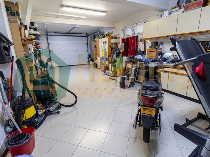 Image No.24-4 Bed House for sale