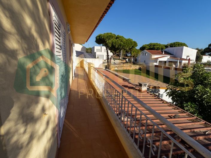 Image No.30-4 Bed House for sale