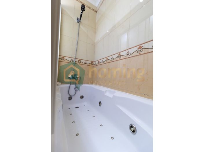 Image No.6-4 Bed House for sale