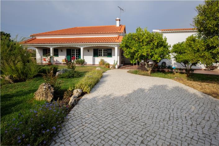 Image No.4-2 Bed Country Property for sale