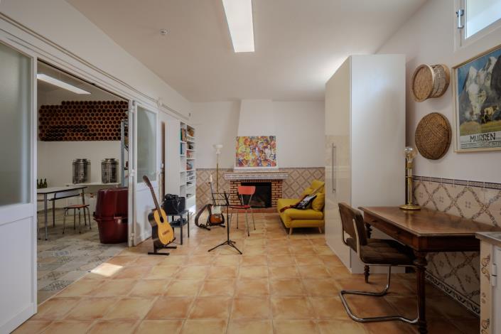 Image No.18-2 Bed Country Property for sale