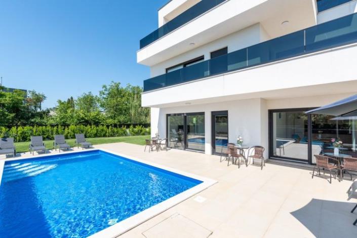 Image No.2-4 Bed House/Villa for sale