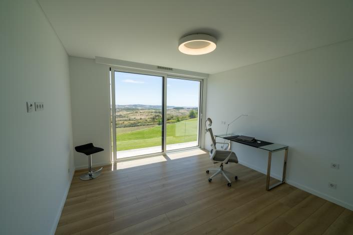 Image No.19-4 Bed House for sale