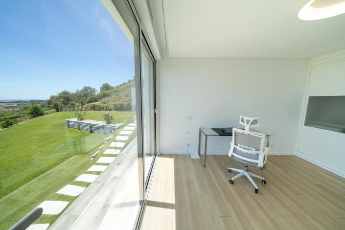 Image No.20-4 Bed House for sale