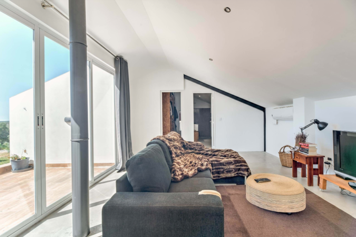 Image No.4-2 Bed House for sale