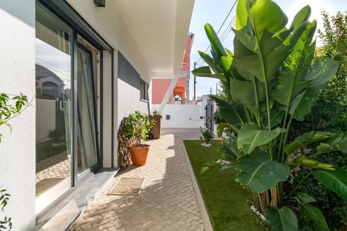 Image No.27-4 Bed House for sale