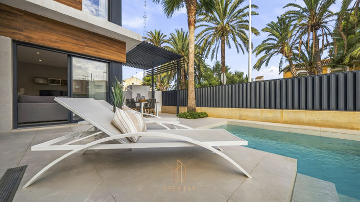 Image No.4-4 Bed Villa for sale