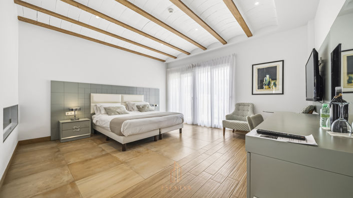 Image No.46-14 Bed Villa for sale