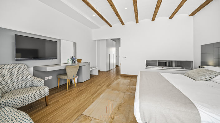 Image No.50-14 Bed Villa for sale