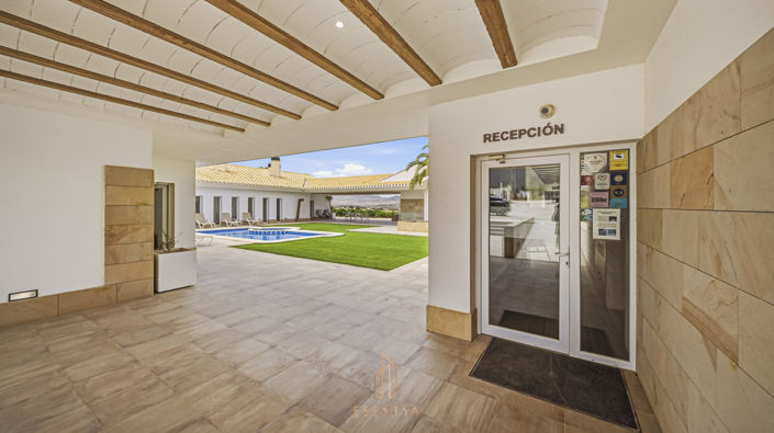 Image No.9-14 Bed Villa for sale