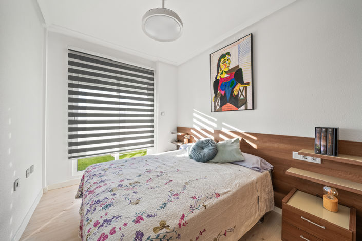 Image No.12-2 Bed Property for sale