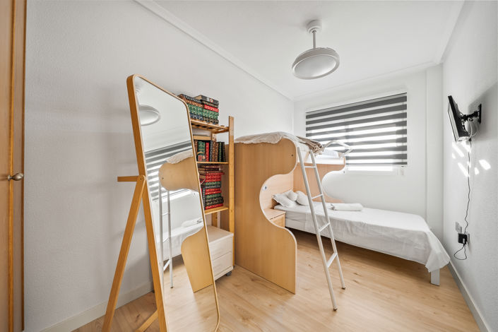 Image No.15-2 Bed Property for sale