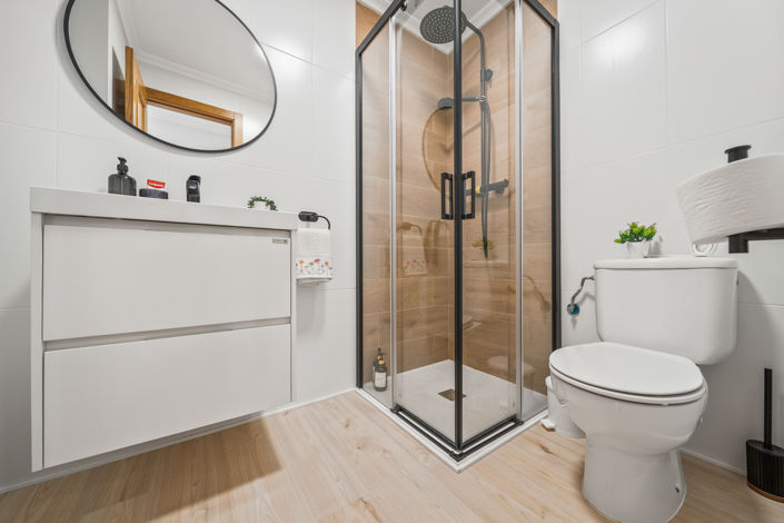 Image No.18-2 Bed Property for sale