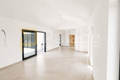 prostrana-vila-s-bazenom-i-panoramskim-pogledom-na_10