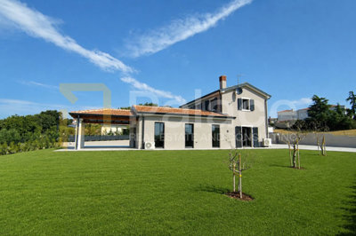 prostrana-vila-s-bazenom-i-panoramskim-pogledom-na_3