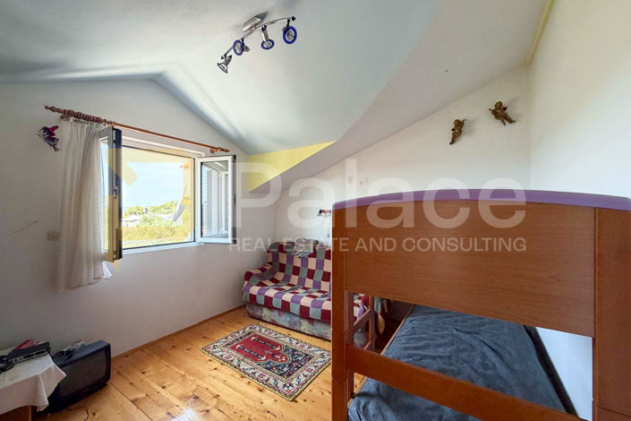 Image No.17-6 Bed House for sale