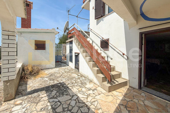 Image No.25-6 Bed House for sale