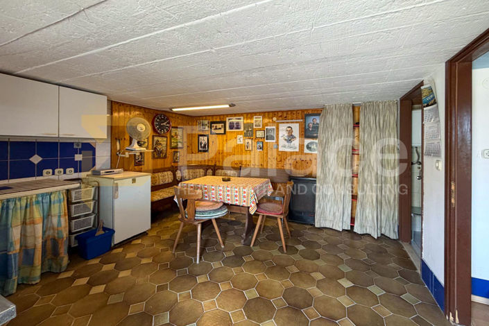 Image No.26-6 Bed House for sale