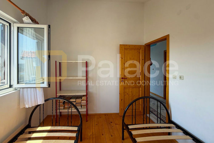 Image No.9-6 Bed House for sale