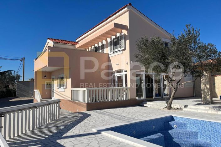 Image No.2-Maison de 4 chambres à vendre à Vodice