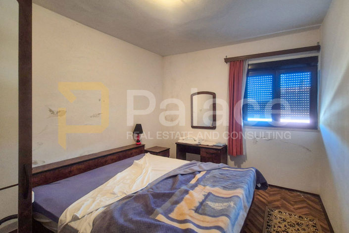 Image No.18-6 Bed House for sale