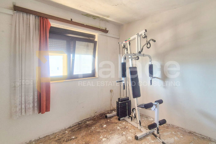 Image No.25-6 Bed House for sale