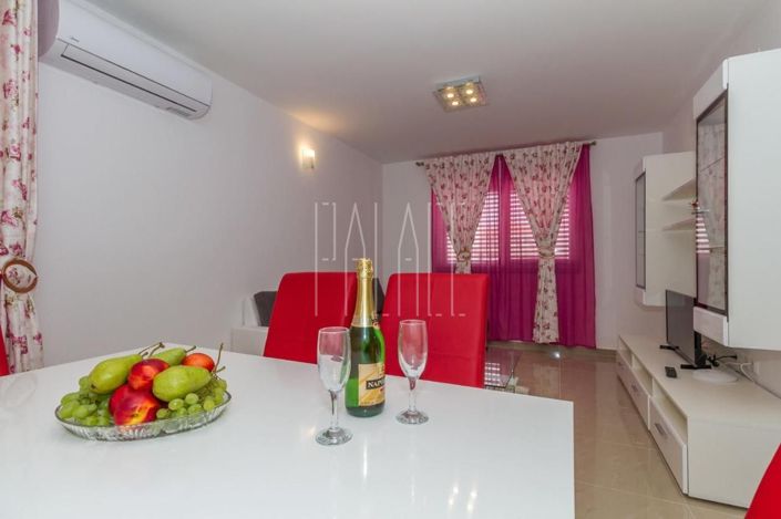 Image No.13-9 Bed House for sale