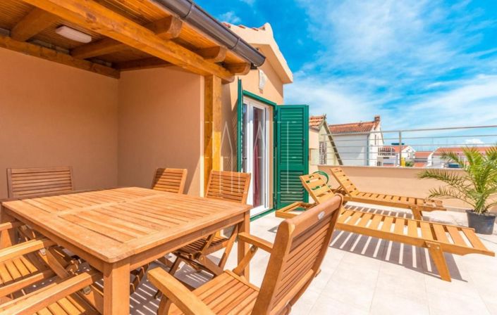 Image No.2-9 Bed House for sale