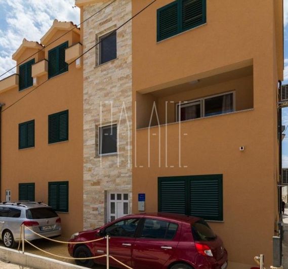 Image No.3-9 Bed House for sale