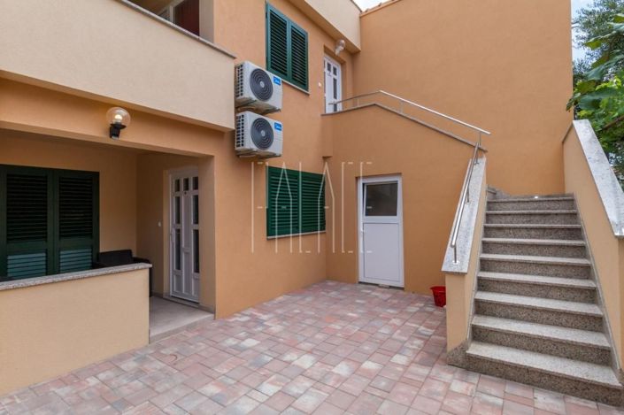 Image No.4-9 Bed House for sale