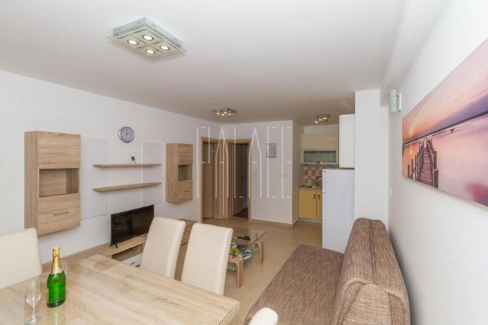 Image No.7-9 Bed House for sale