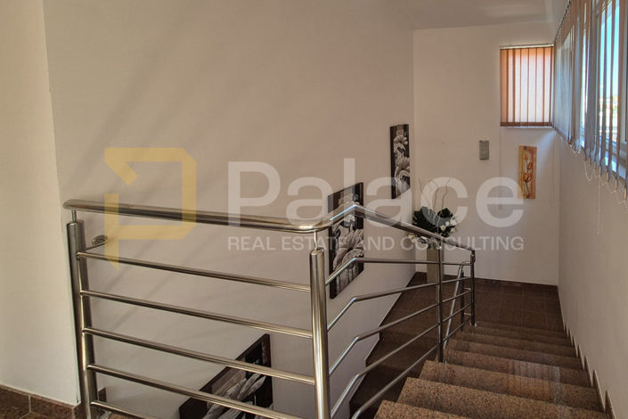 Image No.12-6 Bed House for sale