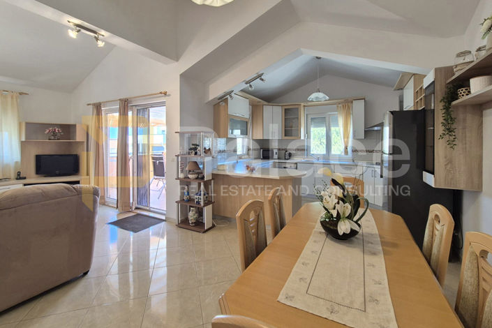 Image No.13-6 Bed House for sale
