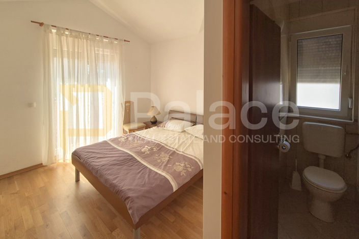 Image No.16-6 Bed House for sale
