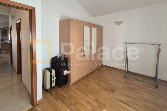 Image No.19-6 Bed House for sale